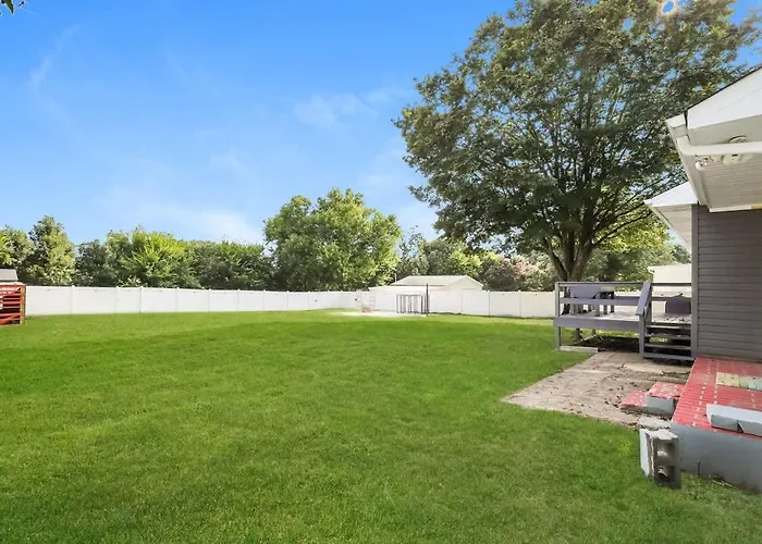 Modern 2br Near Wfu Steps To Ljvm Coliseum Family Friendly Fast Wifi *
