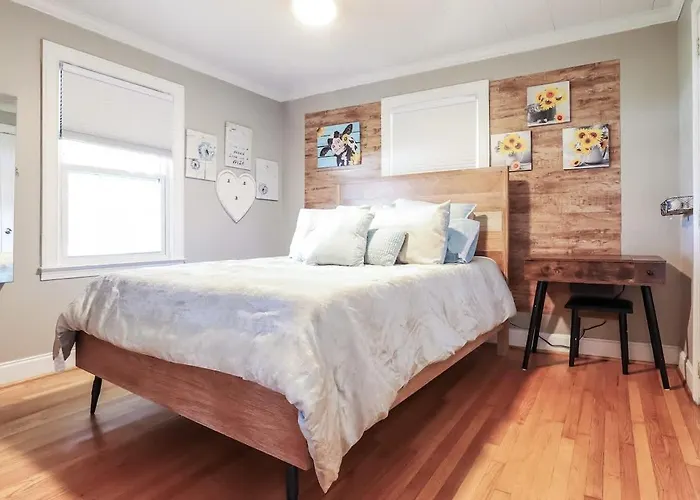 Modern 2br Near Wfu Steps To Ljvm Coliseum Family Friendly Fast Wifi