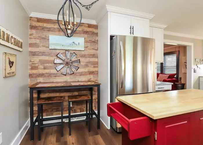 Modern 2br Near Wfu Steps To Ljvm Coliseum Family Friendly Fast Wifi * Winston-Salem