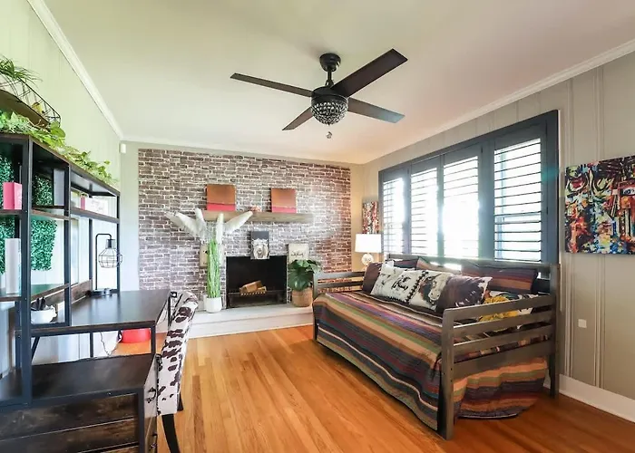 Modern 2br Near Wfu Steps To Ljvm Coliseum Family Friendly Fast Wifi *
