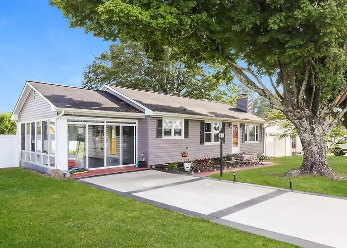Holiday home Modern 2br Near Wfu Steps To Ljvm Coliseum Family Friendly Fast Wifi *