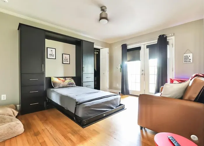 Holiday home Modern 2br Near Wfu Steps To Ljvm Coliseum Family Friendly Fast Wifi